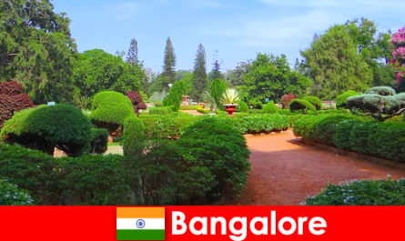 Los turistas en Bangalore adoran los relajantes parques y jardines hermosos