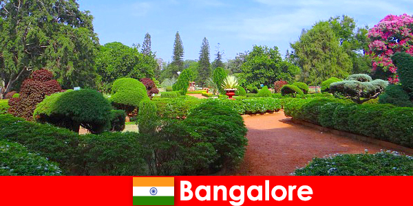 Los turistas en Bangalore adoran los relajantes parques y jardines hermosos