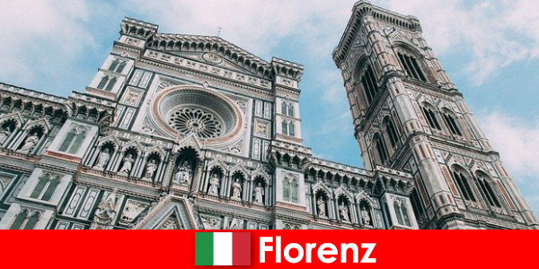 Florencia con muchas ciudades históricas de arte atrae a visitantes de todo el mundo
