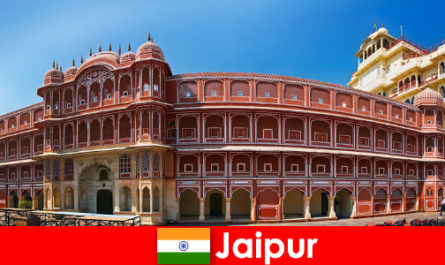 Las arquitecturas más inusuales atraen a muchos turistas a Jaipur