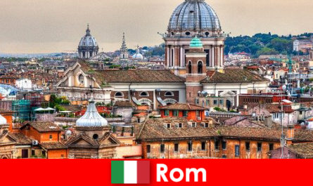 Roma metrópoli cosmopolita con muchas iglesias y capillas, un punto de partida para extraños