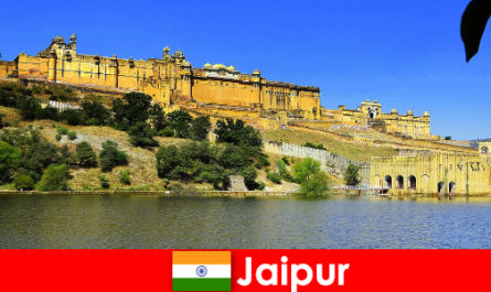 Extraños a Jaipur aman los poderosos templos