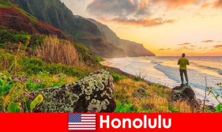 Honolulu es conocida por sus playas, océanos, puestas de sol para vacaciones de bienestar y relajación.