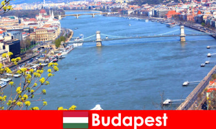 Budapest en Hungría es un consejo de viaje popular para las vacaciones de baño y bienestar
