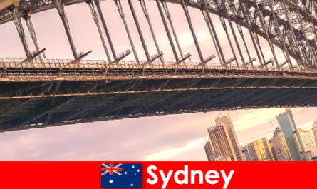 Sydney con sus puentes es un destino muy popular para los viajeros de Australia.