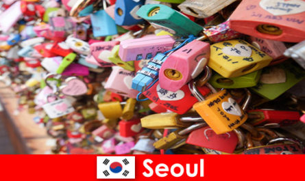 Un viaje de descubrimiento para extraños en las calles de moda de Seúl en Corea