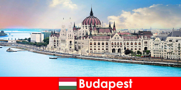 Budapest hermosa ciudad con muchos lugares de interés para los turistas