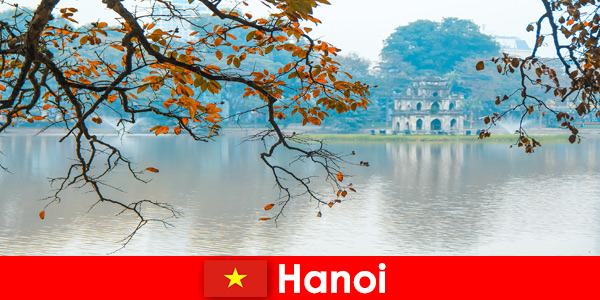 Hanoi, Vietnam, el templo de la montaña de Jade y el templo de la literatura deleitan a los turistas