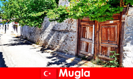 Pintorescos pueblos y lugareños hospitalarios saludan a los turistas en Mugla Turquía