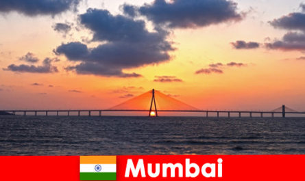 Los viajeros de Asia están entusiasmados con la modernidad y la tradición en Mumbai India
