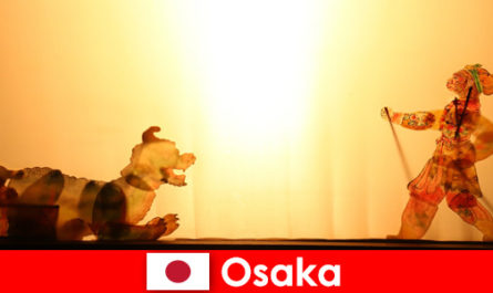 Osaka Japón lleva a turistas de todo el mundo en un viaje de entretenimiento cómico