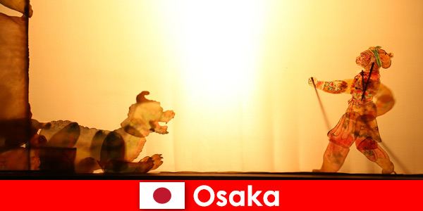 Osaka Japón lleva a turistas de todo el mundo en un viaje de entretenimiento cómico