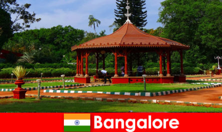 Los turistas del extranjero pueden esperar maravillosos viajes en barco y grandes jardines en Bangalore, India