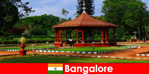 Los turistas del extranjero pueden esperar maravillosos viajes en barco y grandes jardines en Bangalore, India