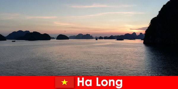 Vacaciones perfectas en Ha Long Vietnam para turistas extranjeros estresados