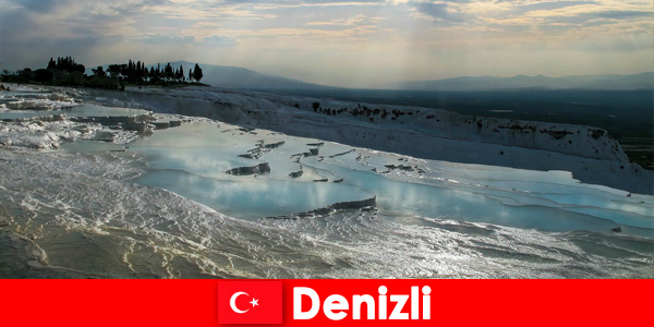 Vacaciones de spa para turistas en las aguas termales curativas de Denizli Turquía