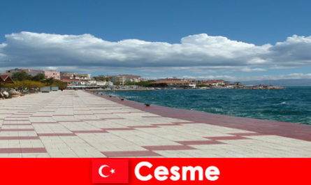 Las tarjetas postales con motivos son una experiencia para los huéspedes extranjeros en Cesme Turquía