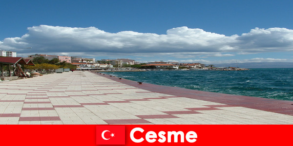 Las tarjetas postales con motivos son una experiencia para los huéspedes extranjeros en Cesme Turquía