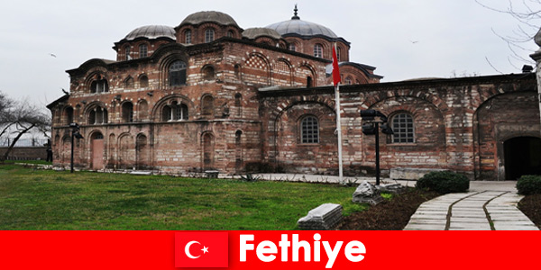 Arqueología de pasatiempos en Fethiye Turquía para visitantes jóvenes y mayores