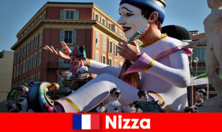Viaje para carnavalistas en familia al tradicional desfile de carneval en Niza Francia