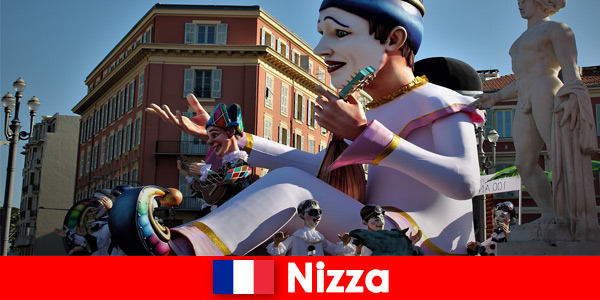 Viaje para carnavalistas en familia al tradicional desfile de carneval en Niza Francia