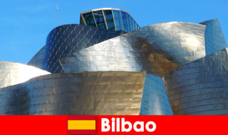 Consejo de un experto Bilbao España ofrece cultura urbana moderna para viajeros jóvenes
