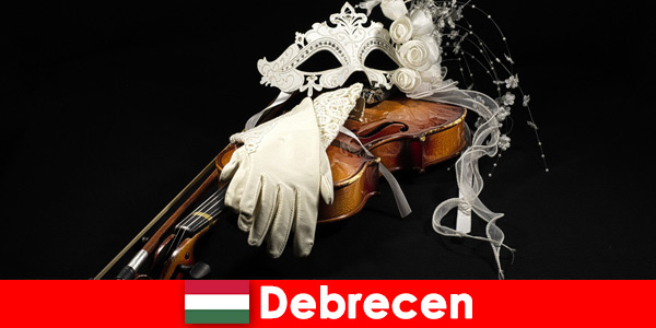 El teatro y la música tradicionales en Debrecen, Hungría, son una visita obligada para los viajeros culturales