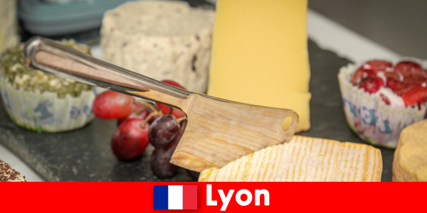 Los turistas disfrutan de delicias culinarias en Lyon Francia