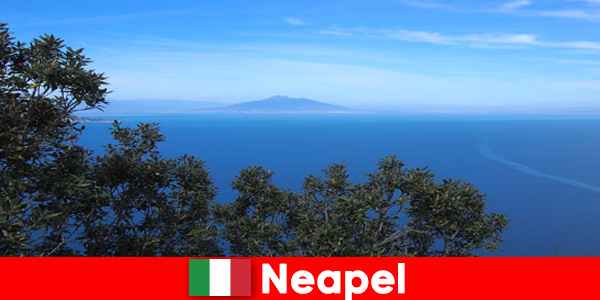 A los extranjeros les encanta la alegría de vivir y la hospitalidad de Nápoles, Italia