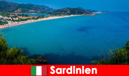 Fantásticas playas esperan a los turistas en Cerdeña Italia