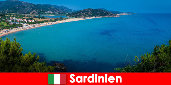 Fantásticas playas esperan a los turistas en Cerdeña Italia