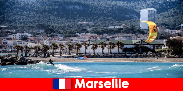 Los deportes acuáticos son muy populares en la costa mediterránea en Marsella Francia