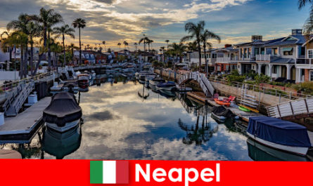 Excursión a Nápoles Italia para jóvenes turistas con exóticos momentos de placer