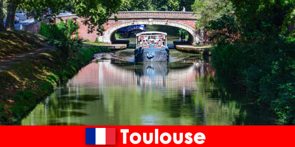 Un viaje en barco por la hermosa Toulouse Francia