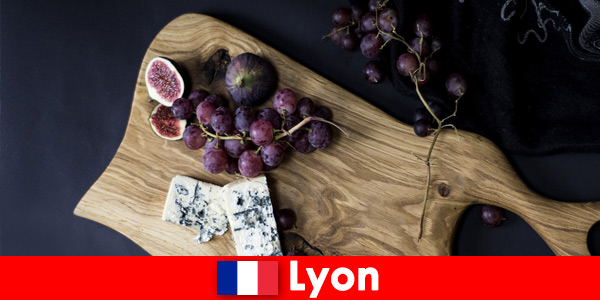 Disfruta de la cocina fresca a base de pescado, queso, uvas y mucho más en Lyon Francia