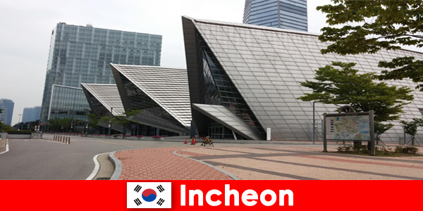 Los turistas en Incheon, Corea del Sur, experimentan contrastes como la gran ciudad y la tradición