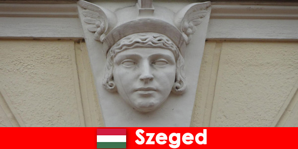 Los estudiantes ofrecen recorridos por la ciudad en Szeged Hungría
