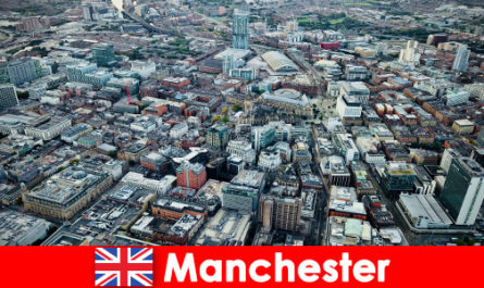 Los jóvenes expatriados aman y viven en Manchester, Inglaterra