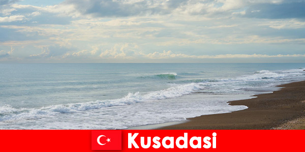 Relájate y descansa en las playas de Kusadasi en Turquía