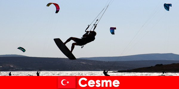 Los deportes acuáticos son cada vez más populares entre los turistas en Cesme Turquía