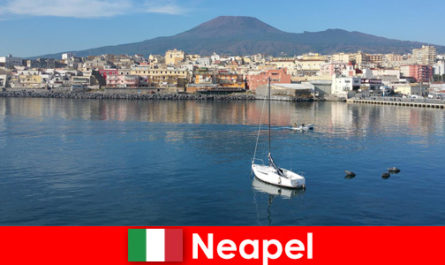 Recomendaciones y consejos de viaje para Nápoles en Italia para vacacionistas