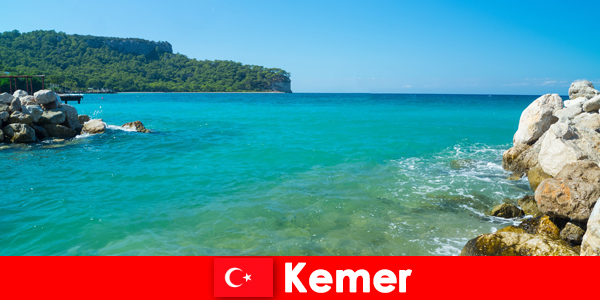 Agua cristalina y mucha naturaleza en la hermosa Kemer en Türkiye